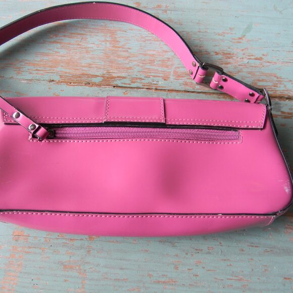GUESS Y2K VINTAGE PINK PATENT GORGEOUS BAGUETTE SHOULDER BAG 90'S GORGEOUS! - Picture 6 of 8